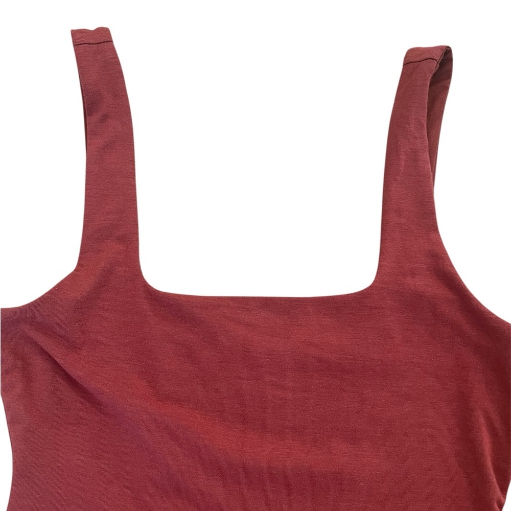 Good American Modern Tank Square Neck Contour Sculpting Thong Bodysuit in Brick - Picture 6 of 10